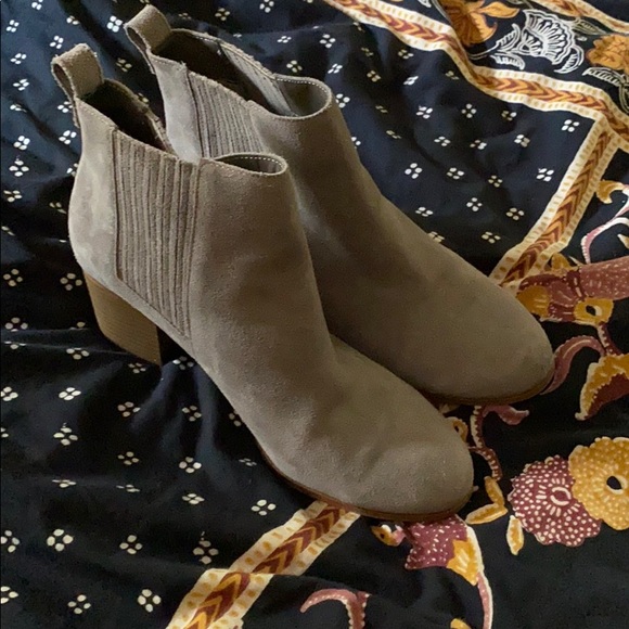 Taupe gray boots with small heel suede 9 1/2 - Picture 15 of 16